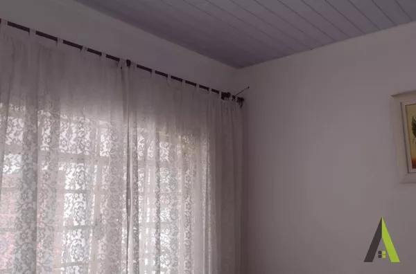 Casa Térrea em Bairro Tradicional de São Roque! 