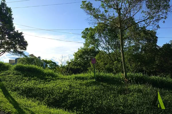 Terreno com Vista para Lago em Condomínio Fechado em São Roque!