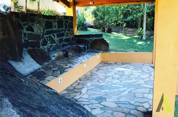 Chácara Rodeada de Muito Verde em São Roque!