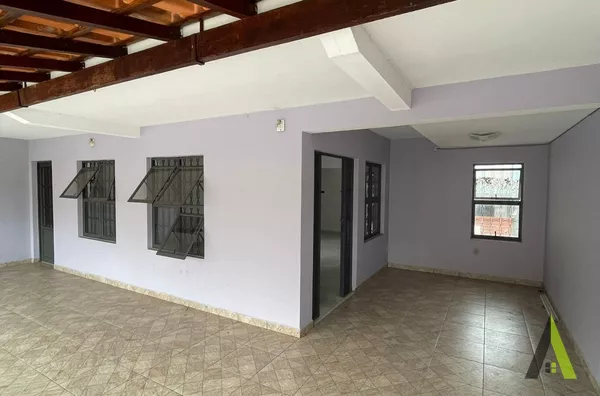 Sobrado Amplo no Centro de São Roque!