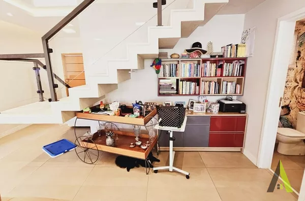 Sobrado em Condomínio Fechado de Alto Padrão com Área Verde em São Roque!