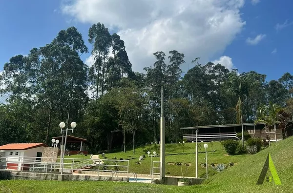 Área Espetacular Próximo ao Roteiro do Vinho em São Roque! 