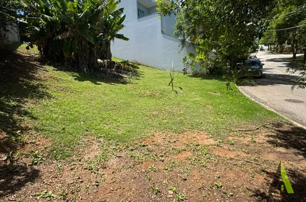 Terreno em Condomínio Fechado!