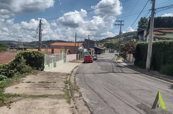 Terreno no Centro de São Roque!