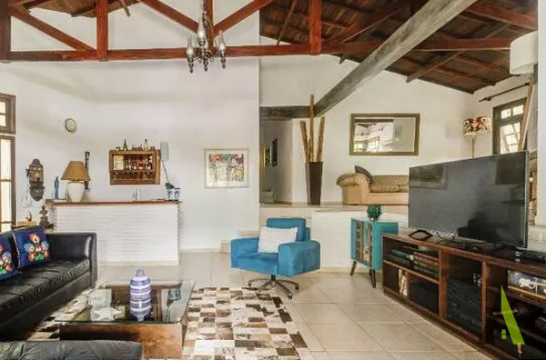 Chácara com Vista para Montanhas em Condomínio Fechado em São Roque!