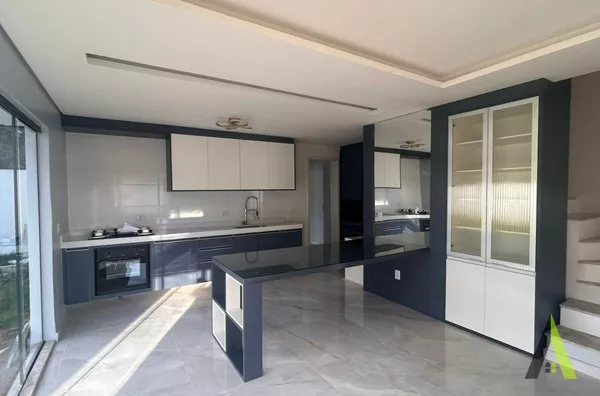 Casa em Condomínio Fechado em São Roque!