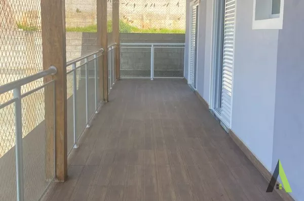 Casa de Alto Padrão em Condomínio Fechado Rodeado de muito Verde em  São Roque!