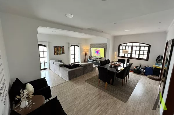 Sobrado em Bairro Nobre de São Roque!