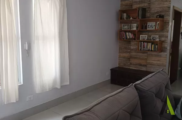 Casa Térrea em Avenida Comercial de São Roque!