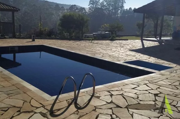 Sítio Rodeado de Muito Verde em São Roque!