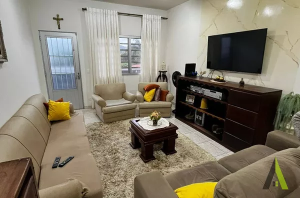 Ampla Casa em Condomínio Condomínio Fechado em São Roque!  