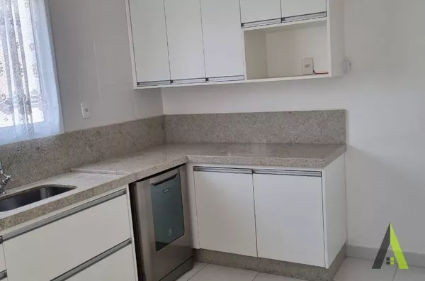 Casa em Condomínio Fechado em São Roque!