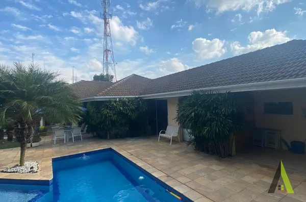 Casa Alto Padrão no Centro de São Roque! 