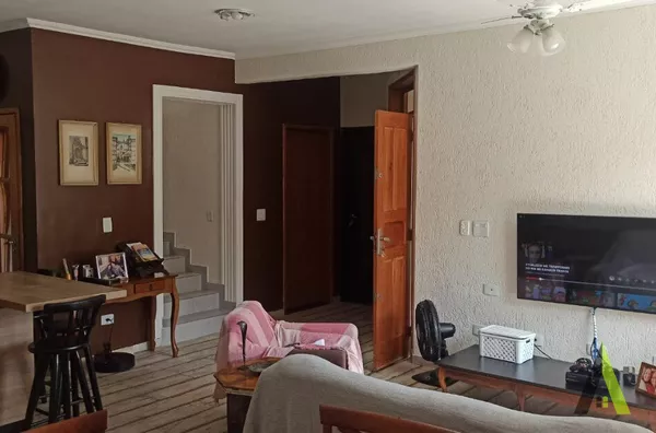  Sobrado coma Área Gourmet em Condomínio Fechado de São Roque!