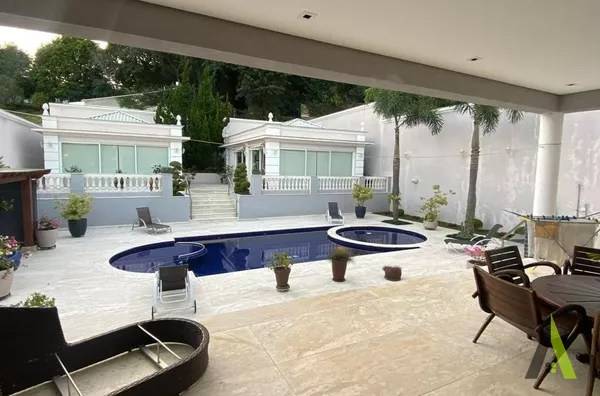 Sobrado de Alto Padrão  decorado em condomínio de São Roque!