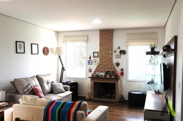 Casa em Condomínio Fechado em São Roque! 