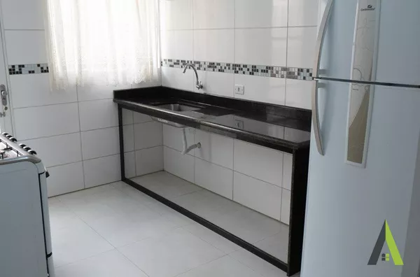 Casa Térrea no Centro de São Roque! 