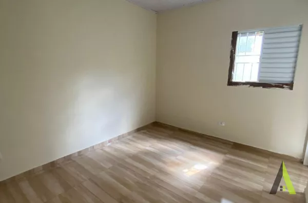 Casa Térrea em Bairro Tradicional em São Roque! 