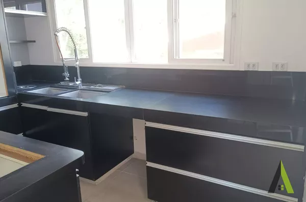 Casa de Alto Padrão em Condomínio Fechado em São Roque! 