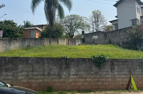Terreno Pronto para Construir no Centro de São Roque!