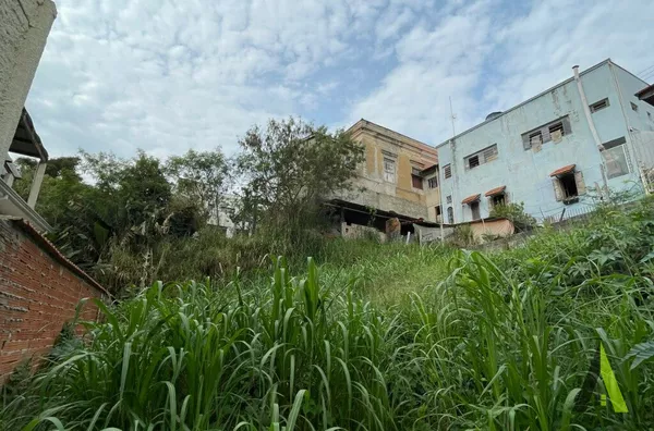 Terreno no centro de São Roque!