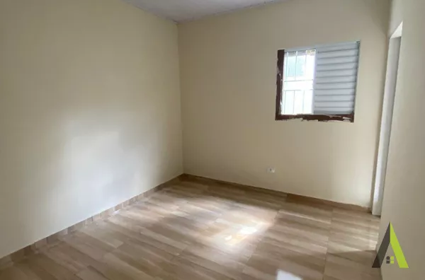 Casa Térrea em Bairro Tradicional em São Roque! 