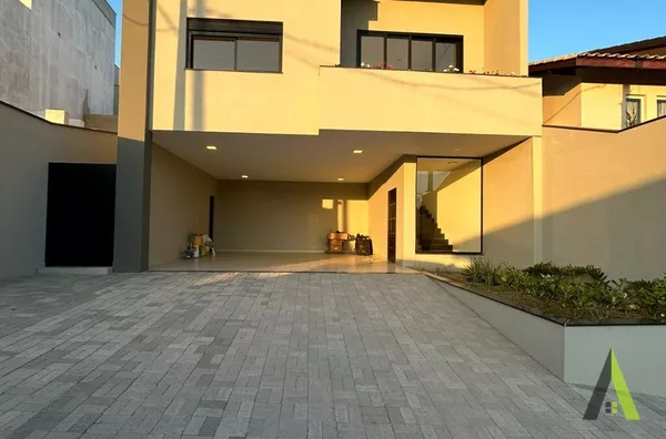 Casa em Condomínio Fechado em São Roque!