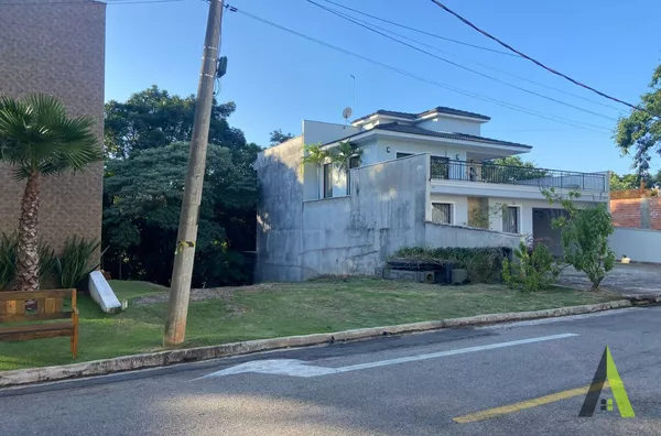 Terreno em Condomínio Fechado!