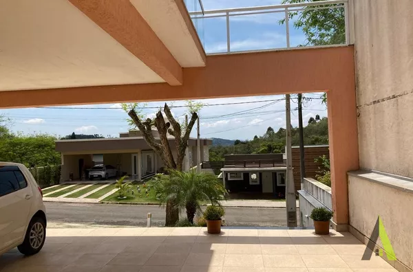 Casa em Condomínio Alto Padrão em São Roque! 