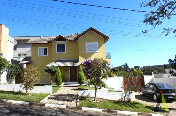 Casa em Condomínio Fechado em São Roque! 