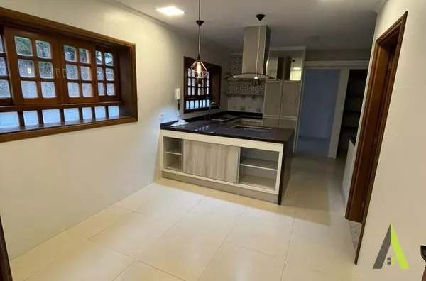 Sobrado Alto Padrão com Acabamento de Primeira em São Roque!