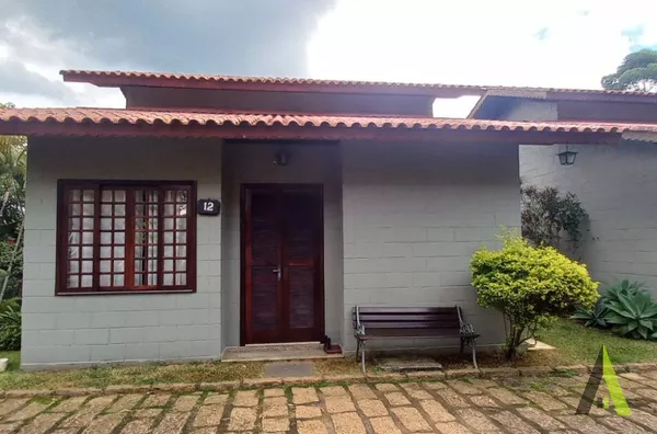 Chalé a venda em condomínio  em São Roque!