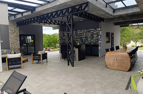 Casa Térrea de Alto Padrão em Condomínio de São Roque!