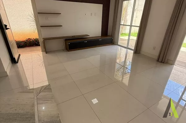 Casa em Condomínio Fechado em São Roque!