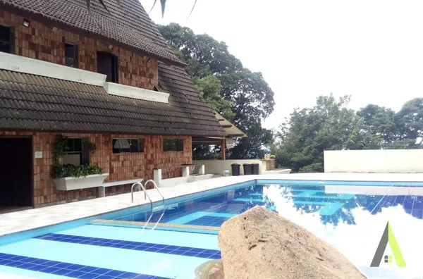 Chácara Espetacular em São Roque!