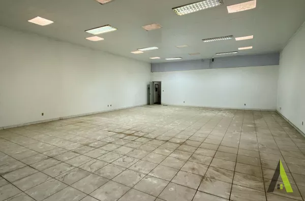 Ponto Comercial no Centro de São Roque! 