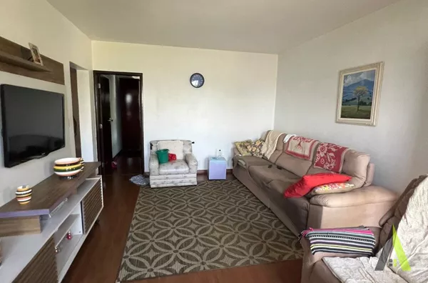 Casa Térrea com Quintal em São Roque!