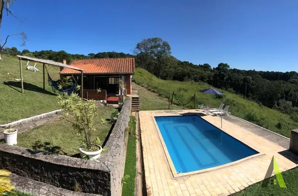 Chácara com Vista para Montanhas em Condomínio Fechado em São Roque!