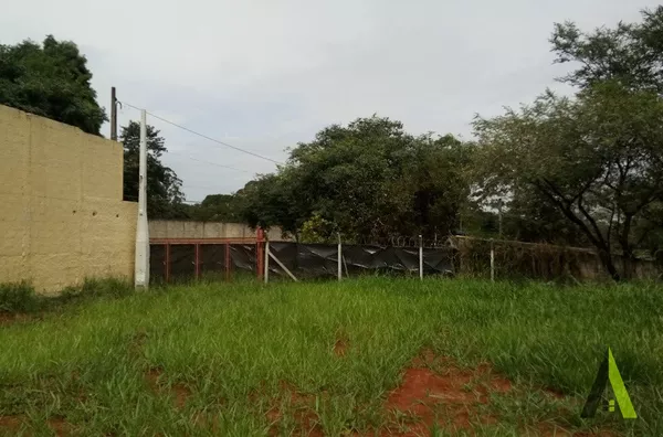 Terreno em Condomínio em Canguera! 