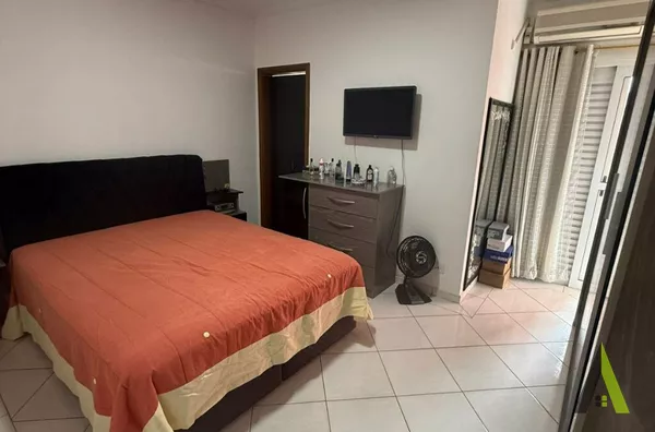 Sobrado em Bairro Tradicional em São Roque! 