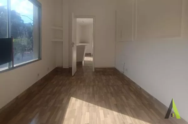 Sala Comercial no Centro de São Roque! 