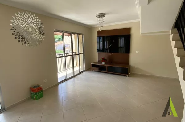 Casa em Bairro Tradicional em São Roque! 