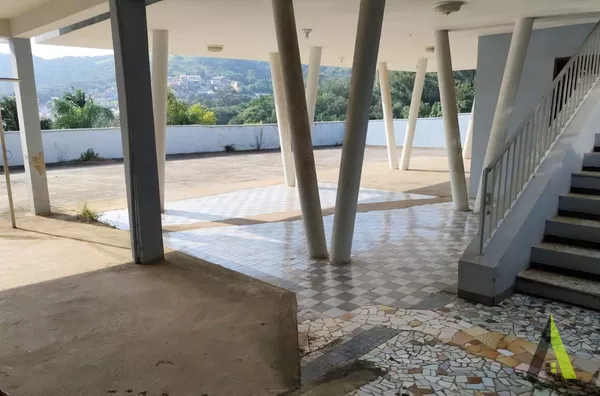 Casa no Centro de São Roque! 