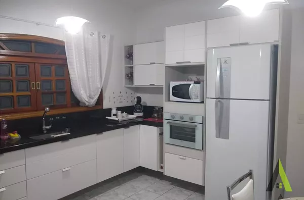 Sobrado em Bairro Tradicional de São Roque!