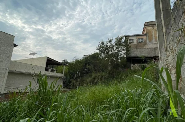 Terreno no centro de São Roque!