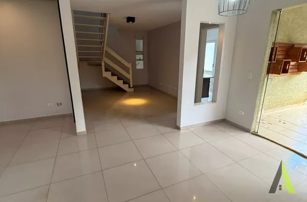 Sobrado em Condomínio Fechado em São Roque! 