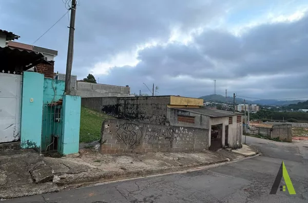 Terreno Plano em Bairro Tradicional em São Roque! 