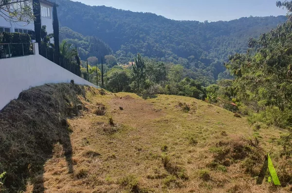 Terreno em Condomínio Fechado de São Roque!
