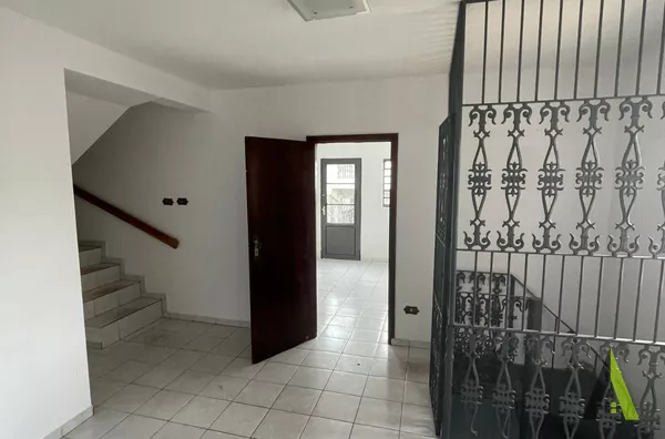 Sobrado Amplo no Centro de São Roque!