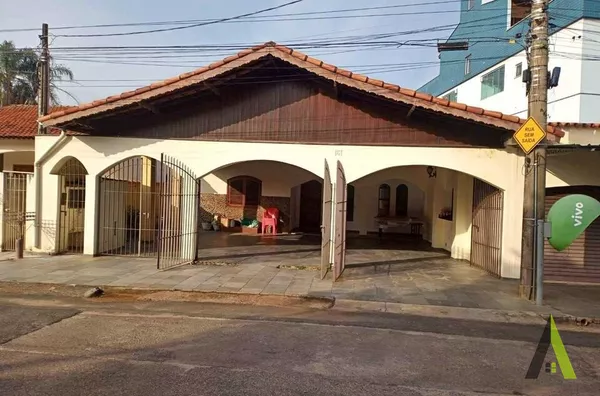 Casa em Bairro Tradicional de São Roque! 